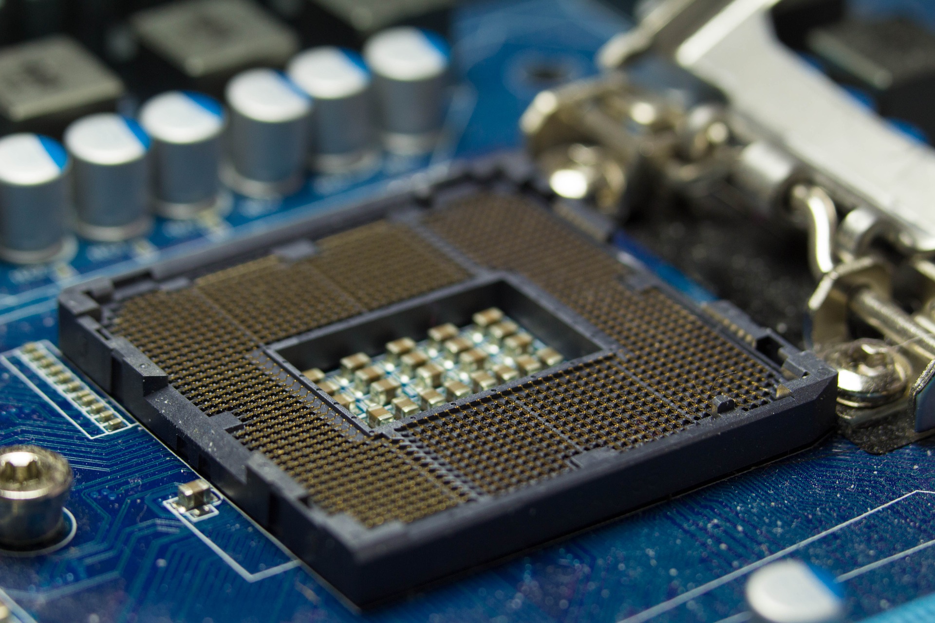 Компьютер микропроцессор. Xeon 4214r. Центральный процессор(CPU-Central Processor Unit). Микропроцессор Интел. Микрочипы Intel.